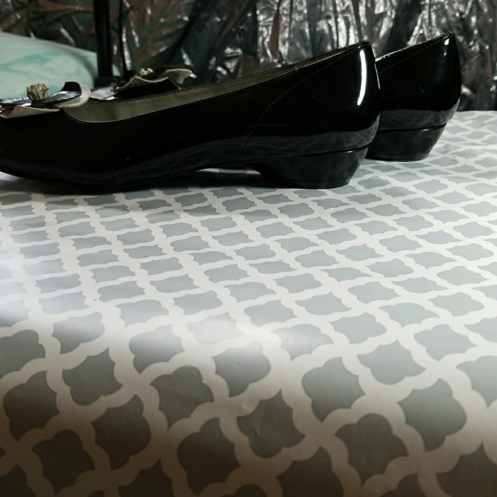 Shoes - Picture 3 of 4